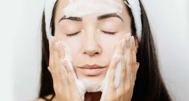 Descubre los beneficios de la doble limpieza facial – Organics Alchymeic